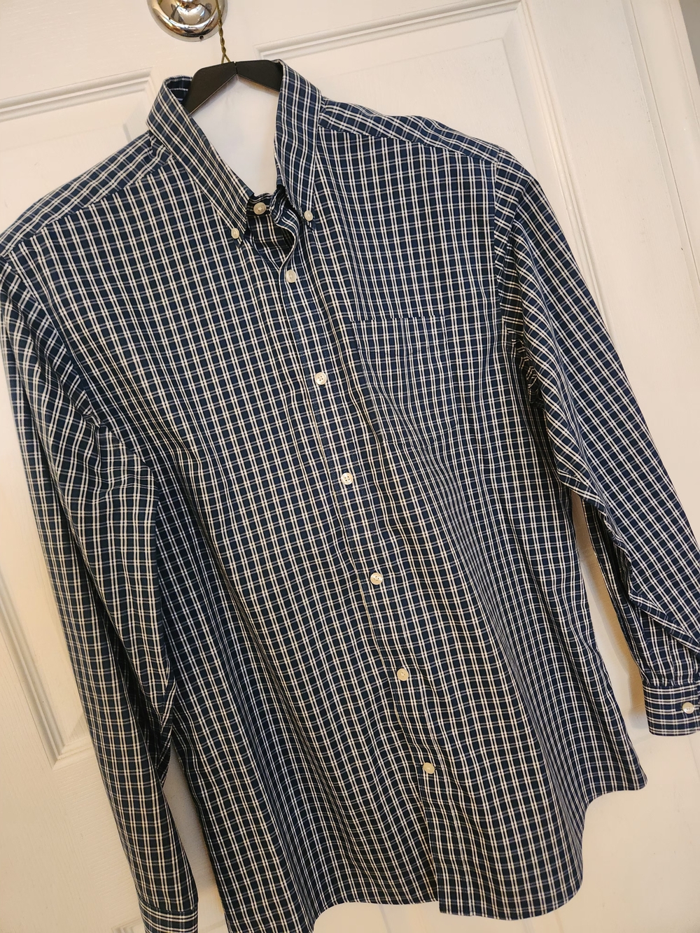Eddie Bauer Classic Fit Navy Plaid Button-Down Shirt. Men's Large.